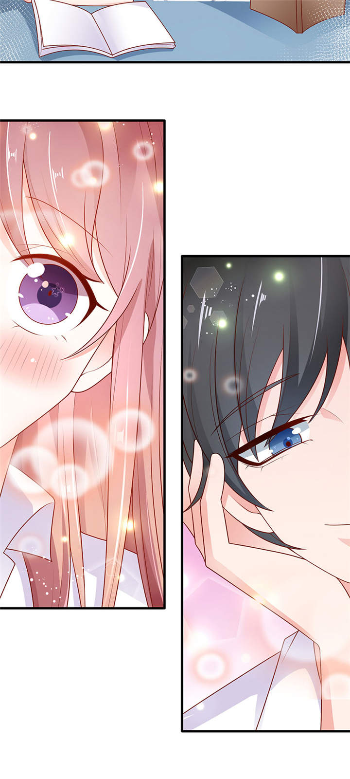 她的微笑像颗糖漫画,第4章：看书还是看我3图